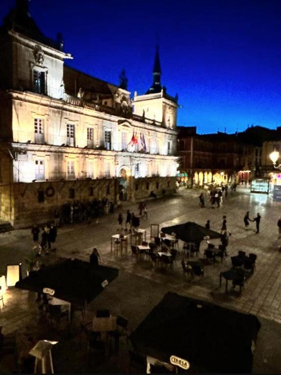Arquitecto De La Vida- Plaza Mayor León Zewnętrze zdjęcie
