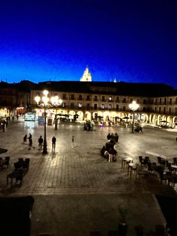 Arquitecto De La Vida- Plaza Mayor León Zewnętrze zdjęcie